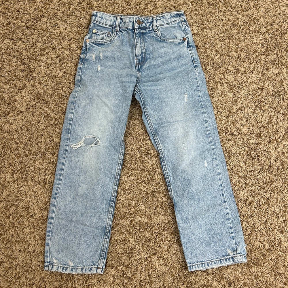 Zara Women’s Light Washed Cropped Blue Distressed Jeans Size 00/0!